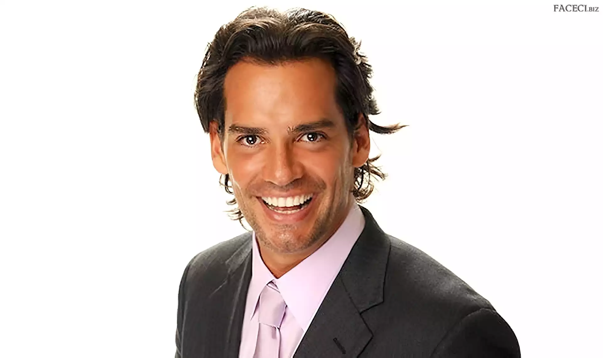 Cristian de la Fuente, Usmiech
